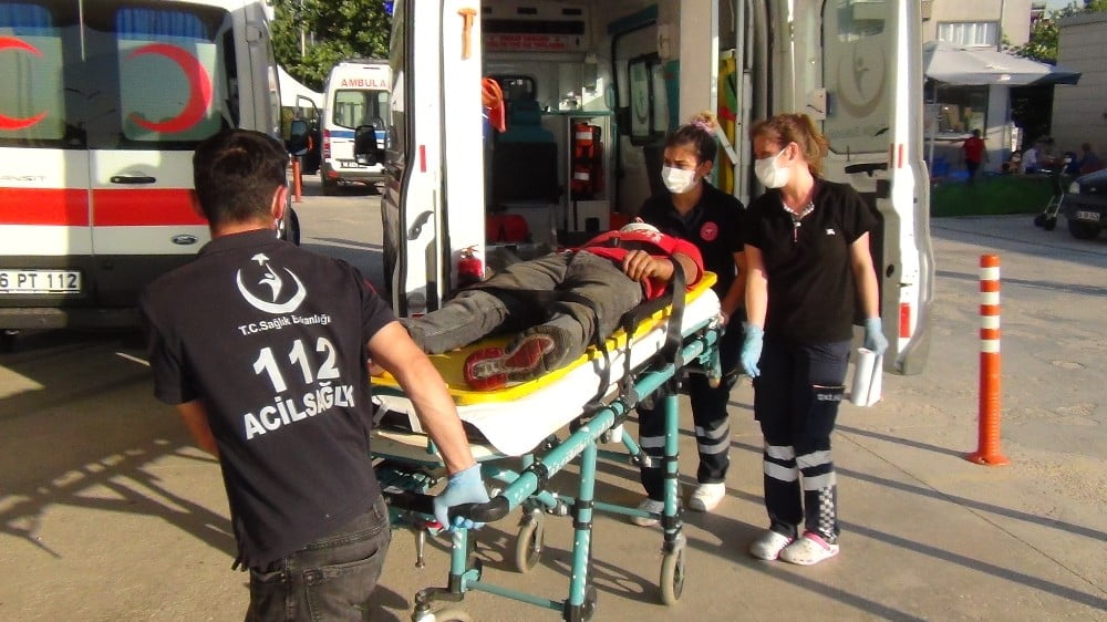 Otomobil ile motosiklet çarpıştı: 1 yaralı