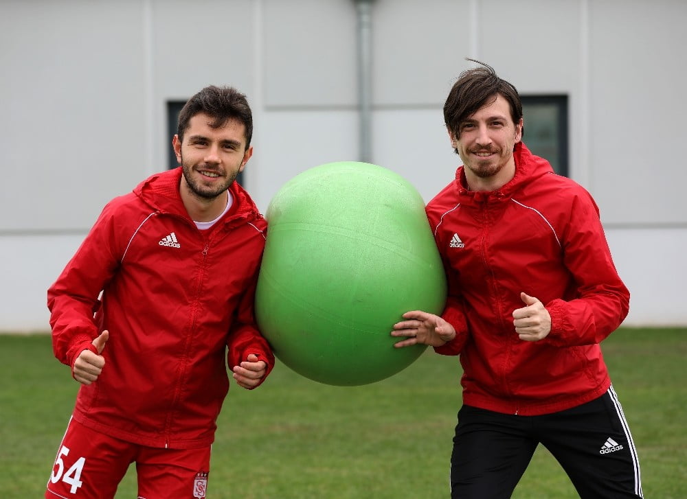 Sivasspor’dan Emre ve Mert Hakan için veda mesajı