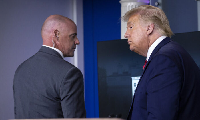 Trump, basın toplantısını yarıda kesti