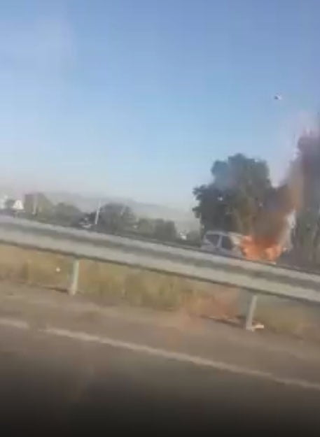 Hafif ticari araç cayır cayır yandı