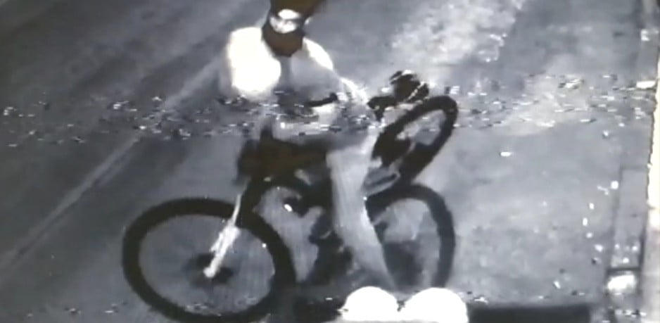 Hırsız soymaya bıkmadı…Sonunda sadaka kutusunu böyle çaldı