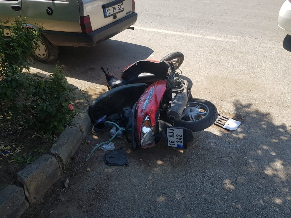 Motosiklet sürücüsü ucuz kurtuldu