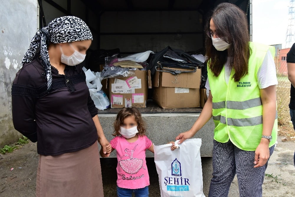 Yıldırım Belediyesi ekmeğini topraktan kazananların yanında