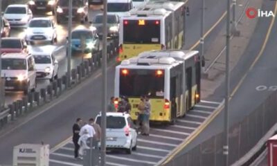 Metrobüse kurşun isabet etti