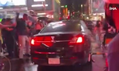 New York’ta bir kişi aracını protestocuların üzerine sürdü