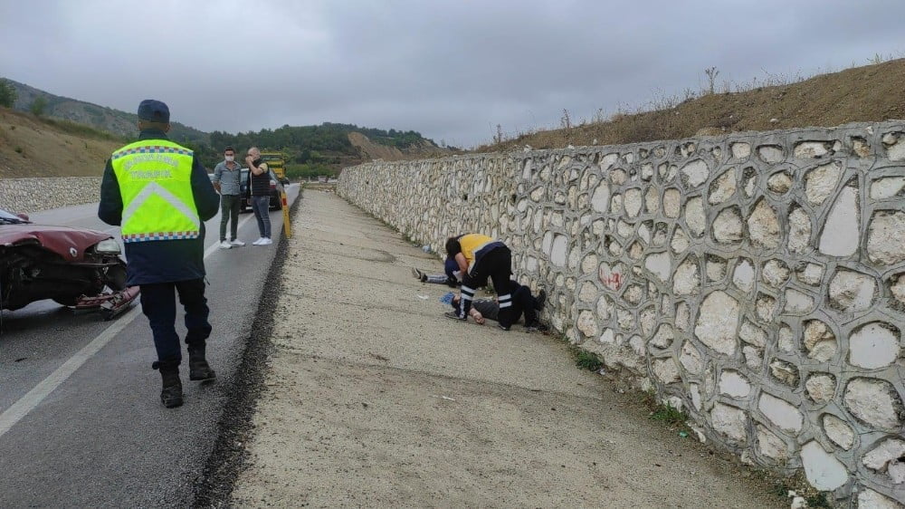 Bursa’da otomobil tıra arkadan çarptı
