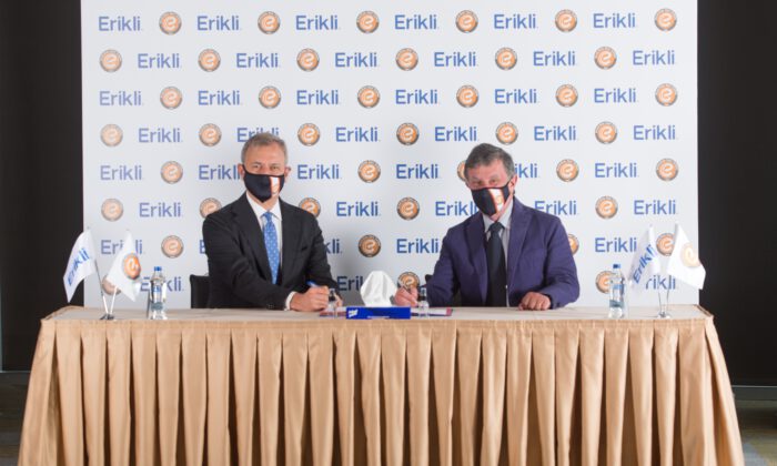 Erikli Eczacıbaşı VitrA Kadın Voleybol Takımının yanında