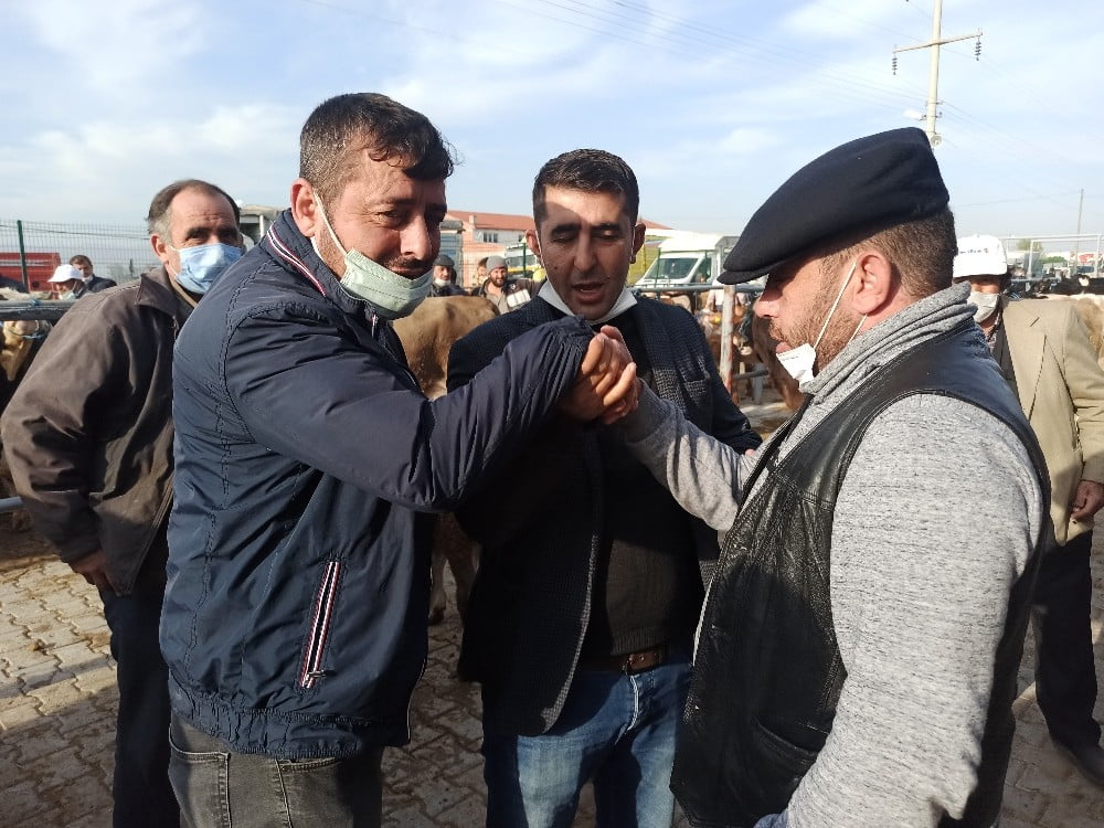 Büyükbaş hayvan pazarlarında satışlarda durgunluk yaşanıyor