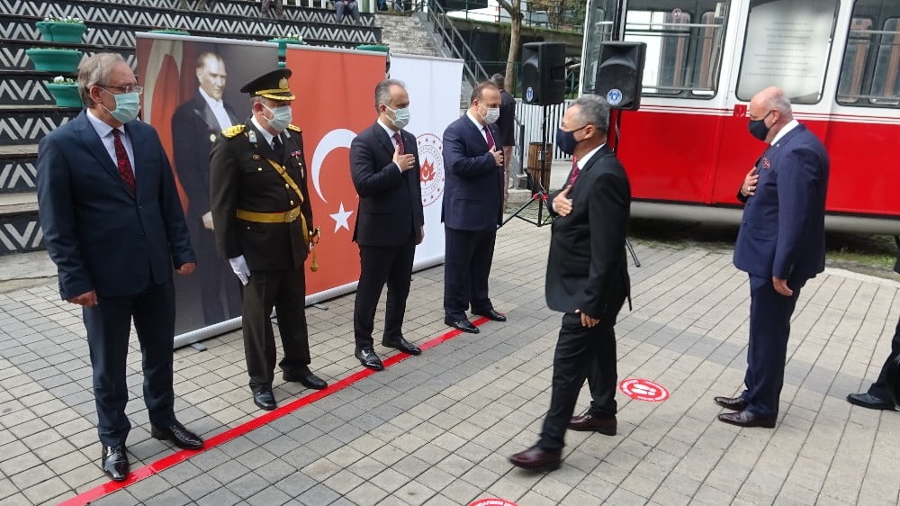 “Cumhuriyet, erdemin, faziletin, halk iradesinin, medeniyetin, hak ve hukukun adıdır”