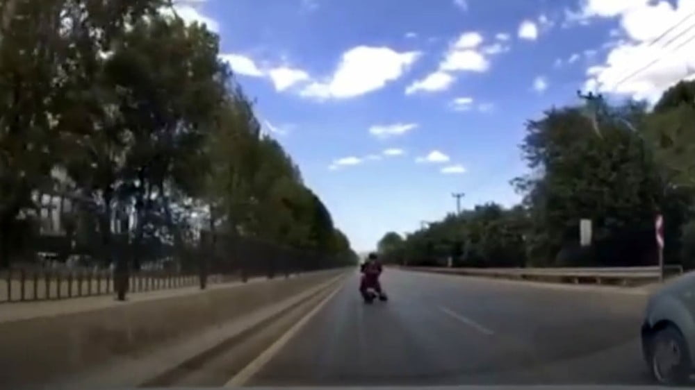 Motosiklet sürücüsünden on numaralık hareket