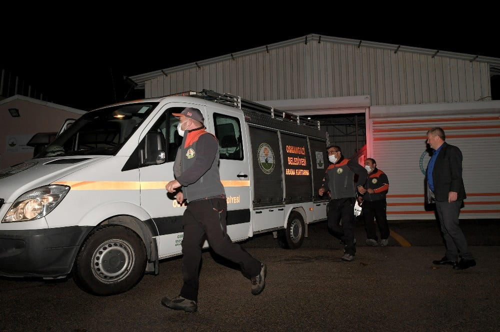 Osmangazi Belediyesi’nden İzmir’e arama kurtarma desteği