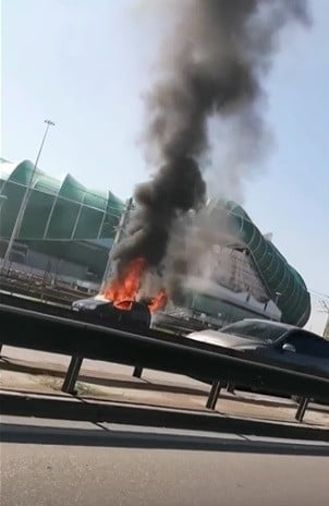 Yol ortasında alev alev yandı