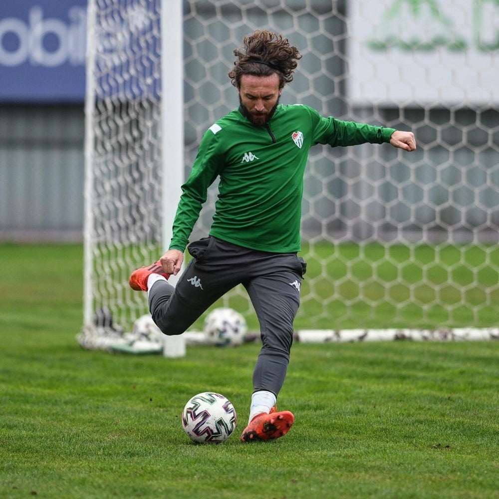 Bursaspor, Özlüce İbrahim Yazıcı Tesisleri’nde kamp girdi