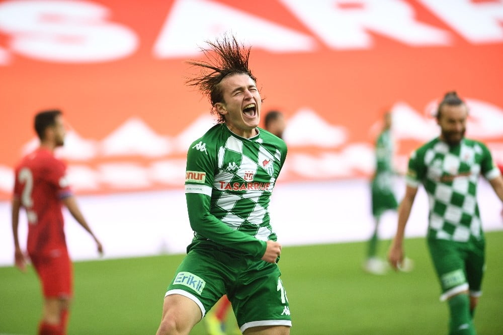 Bursaspor’un genç futbolcusu Ali Akman TFF 1. Lig’in zirvesinde