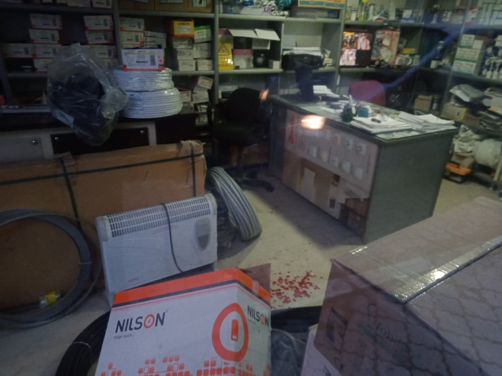 Dükkanı kurşun yağmuruna tuttular