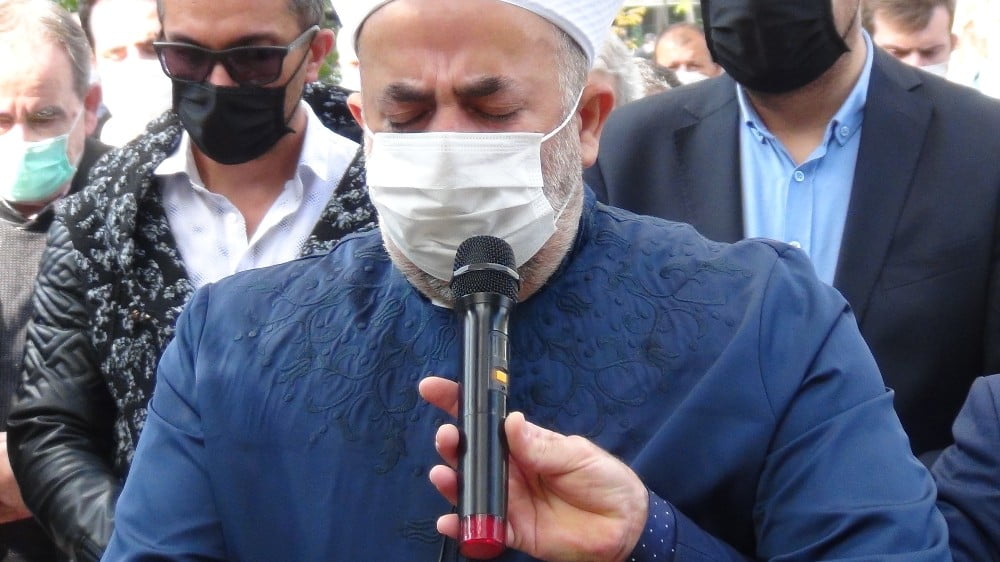 İmamın gözyaşlarıyla en zor görevi….