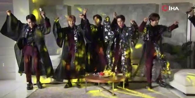 Koreli ünlü K-Pop grubu erik dalı oynadı