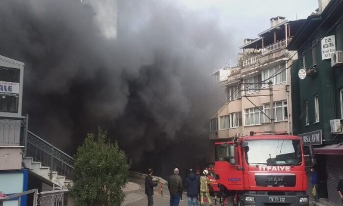 Bursa’da şehrin göbeğindeki alışveriş merkezinde yangın çıktı