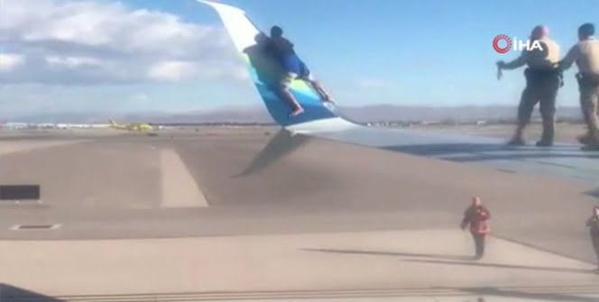 ABD’de bir kişi kalkış yapmaya hazırlanan uçağın kanadına tırmandı