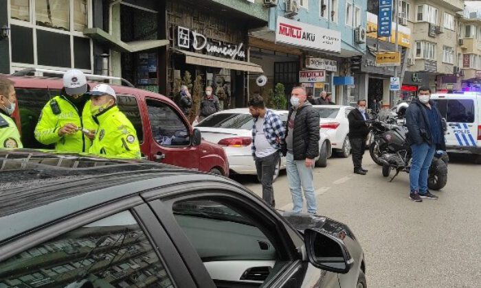 Bursa’da kovalamaca sonucu yakalanan araçtan uyuşturucu kullanma aparatı çıktı