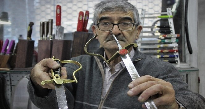 Tarihi kılıçlar Bursalı ustanın elinde ilk günkü ihtişamına kavuşuyor
