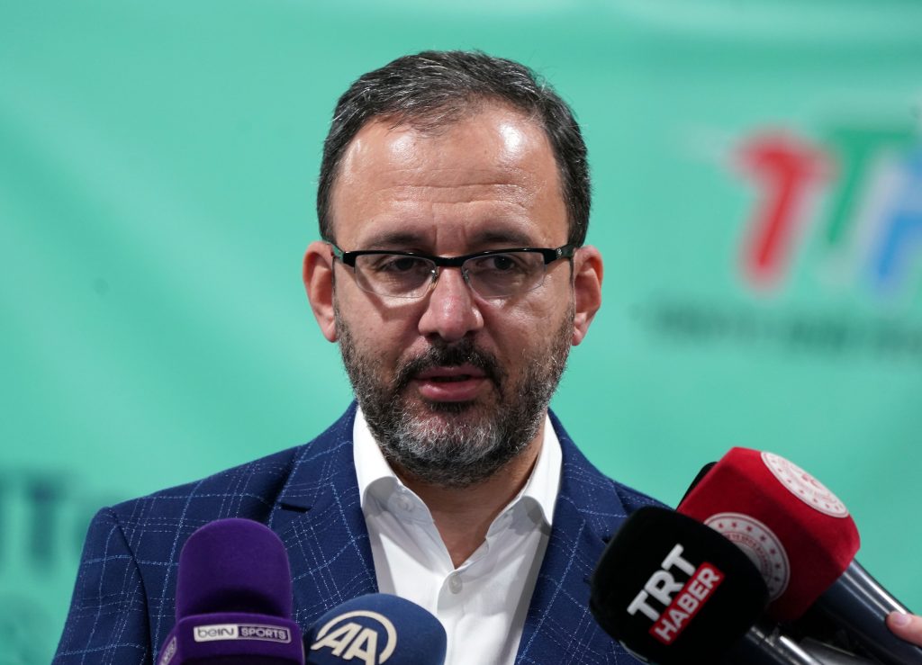 Bakan Kasapoğlu koronavirüse yakalandı