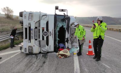 Asit yüklü tanker devrildi