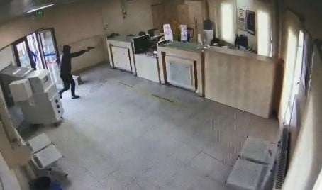 Maskeli hırsızlar PTT’yi soydu