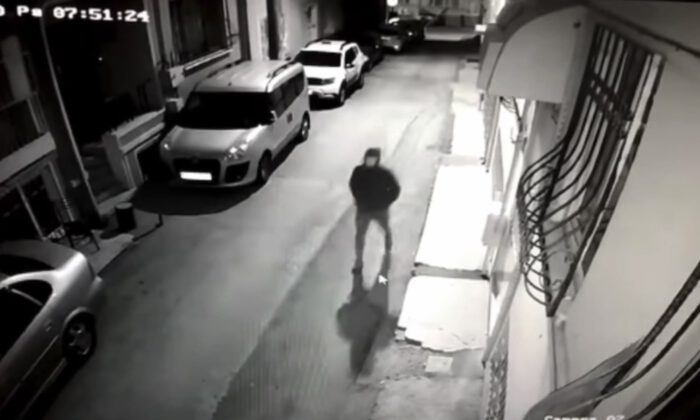 4 dakika içinde motosiklet hırsızlığı