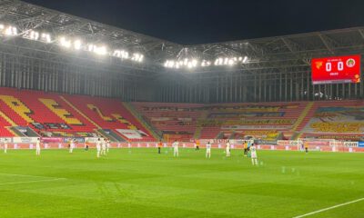 Irkçılığa karşı topa 10 saniye dokunmadılar