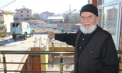 Sami Dede 50 yıllık aracını satmaya kıyamayınca, dama çıkardı