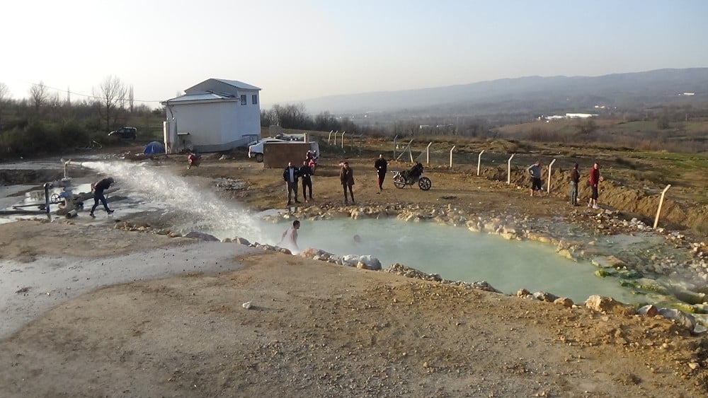 Açık Havada Doğal Termal Havuz Keyfi̇