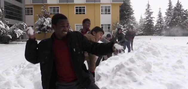 Afrikalılar ilk kez kar gördü