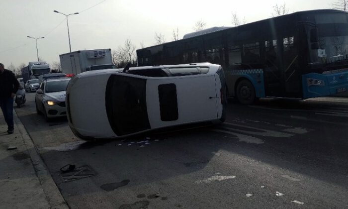 Araç takla attı, kaza nedeniyle trafik oluştu