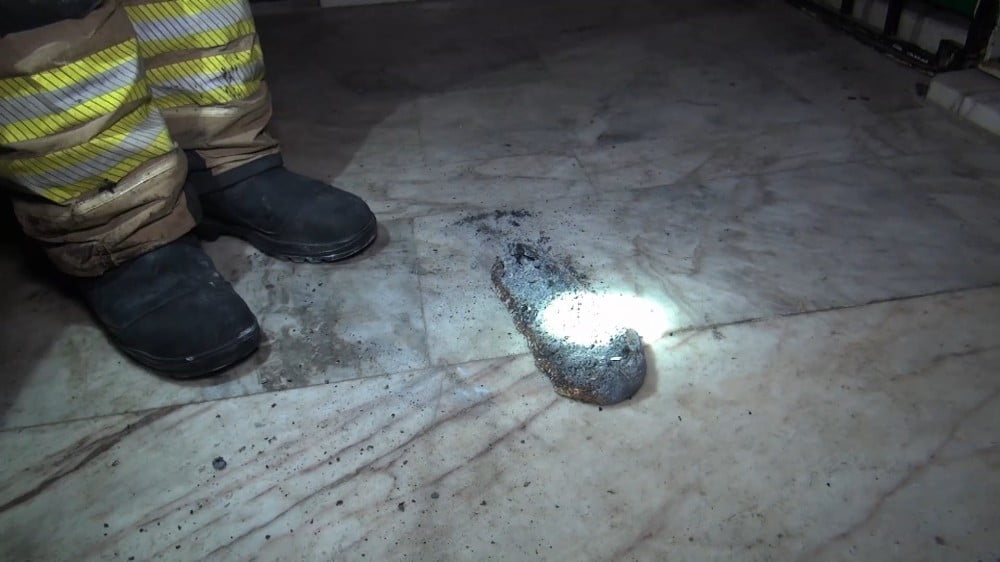 Bursa’da terliklerin tutuşması sonucu çıkan yangın mahalleliyi sokağa döktü