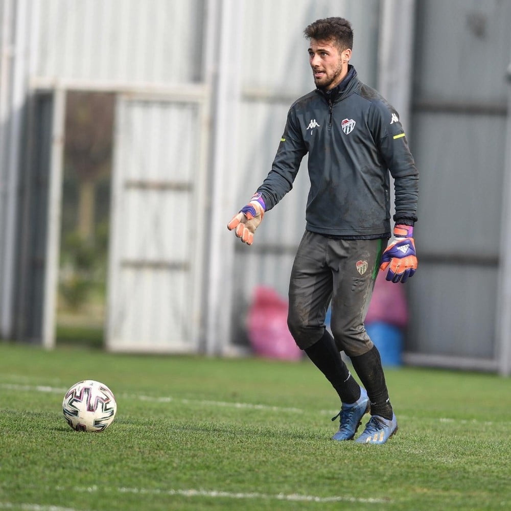 Bursaspor yönetimi Ataberk Dadakdeniz’in sözleşmesini uzatmak istiyor