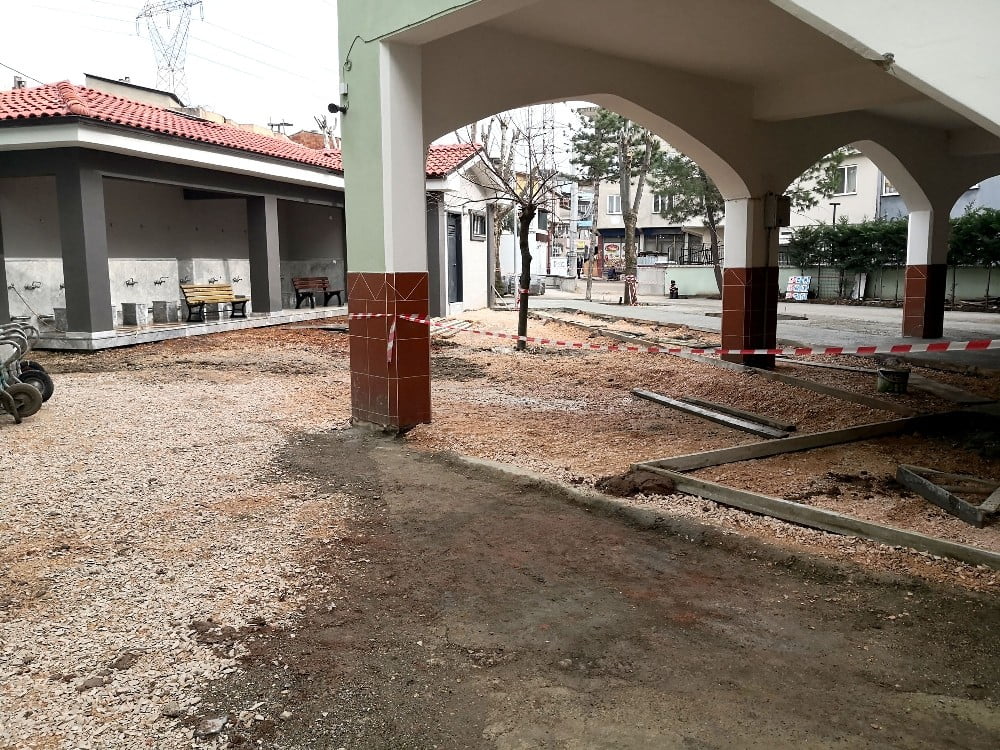 Cami çevreleri güzelleşiyor