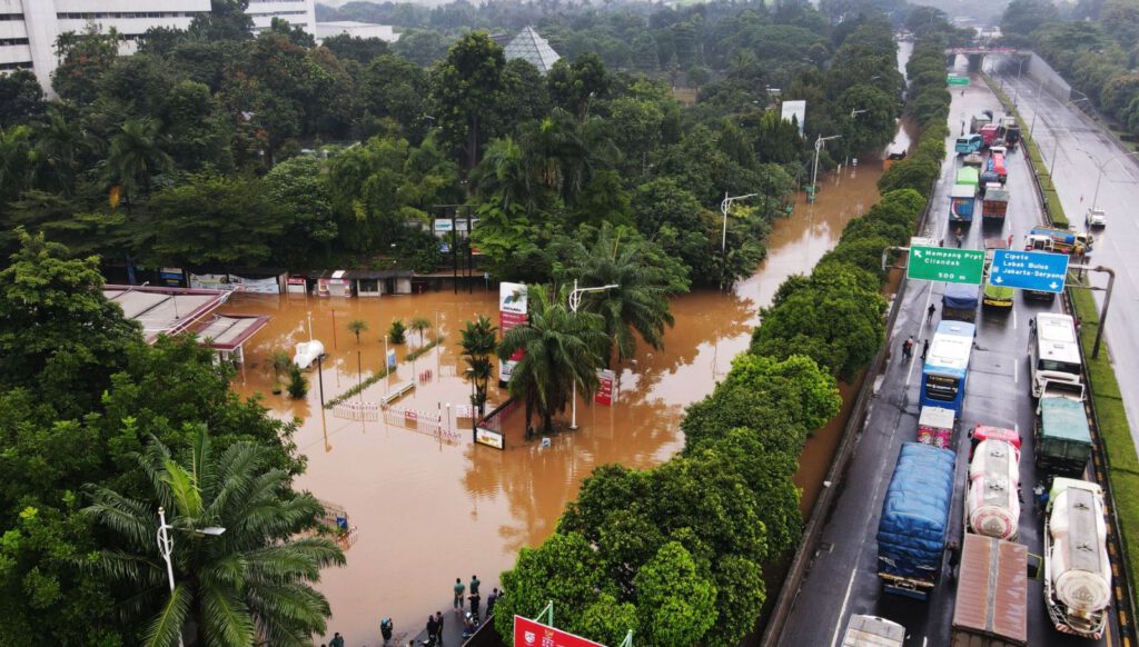 Endonezya’da sel: 5 ölü