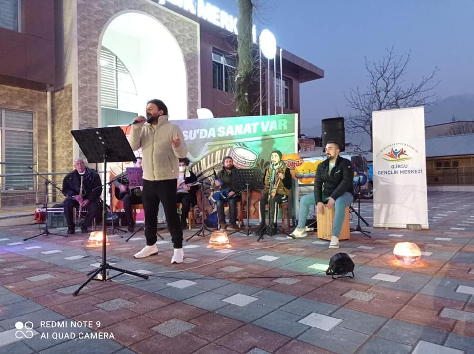 Gürsu Gençli̇k Merkezi̇nden Onli̇ne Sokak Konseri̇