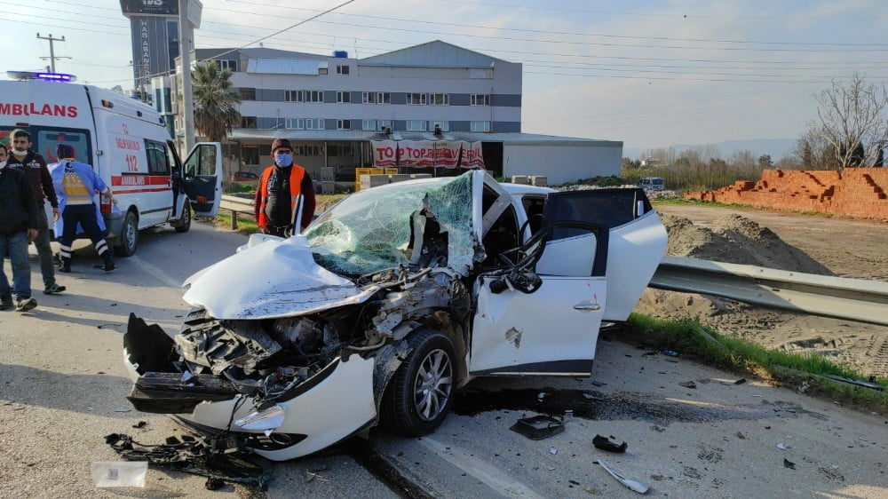 Hurdaya Dönen Otomobi̇lden Sağ Çıktılar