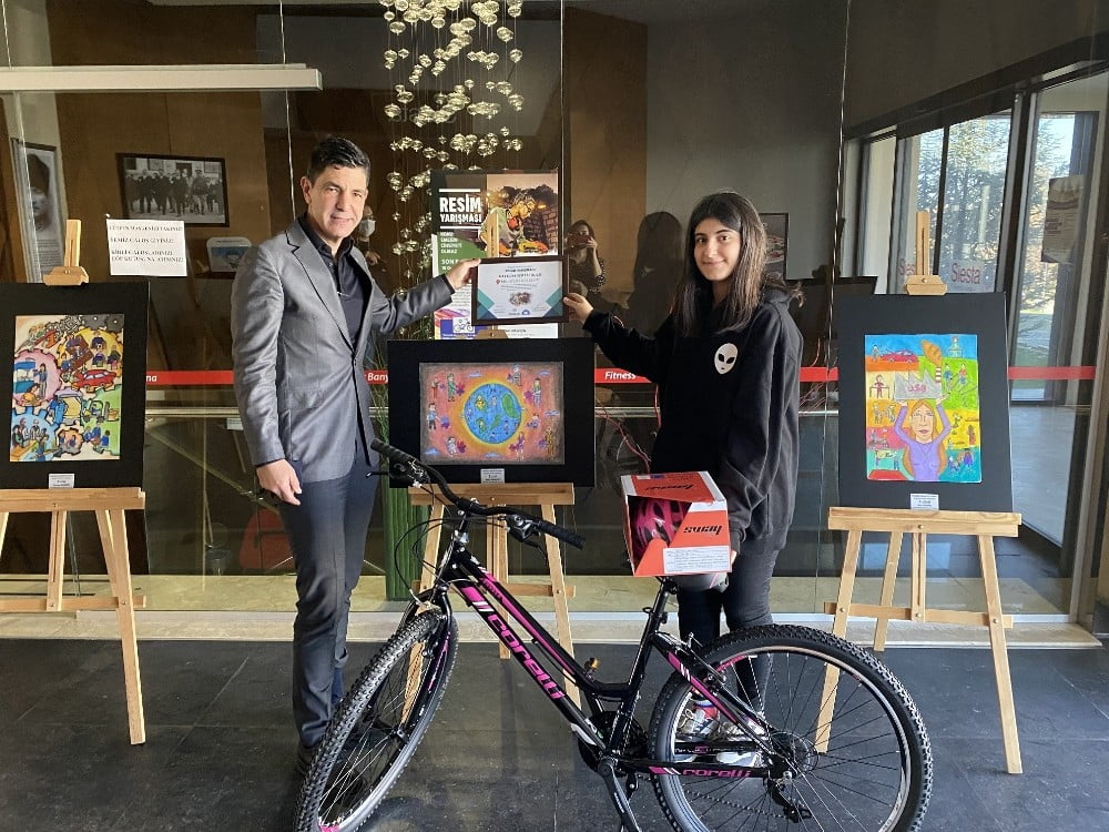 Kadın erkek eşitliğini resimle anlattılar