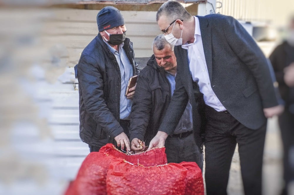 Karacabey’in kırmızı soğanı koronadan koruyor