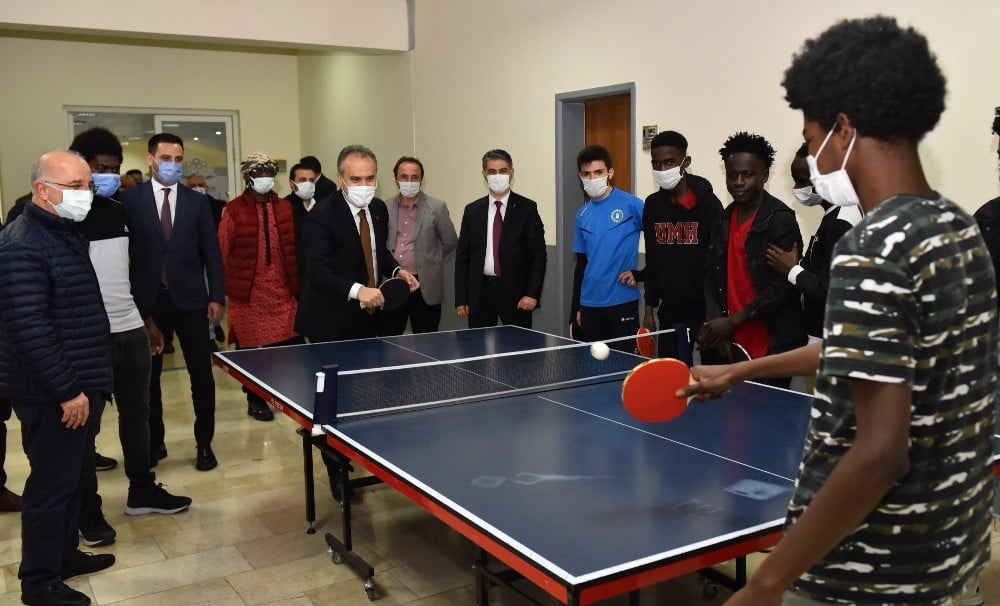 Korona virüs yüzünden 1,5 yıldır ailelerini göremiyorlar