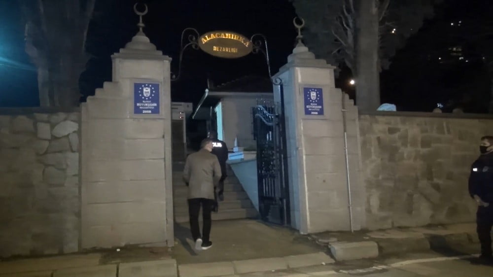 Mezarlıkta ağlayan bebek ihbarı ekipleri harekete geçirdi