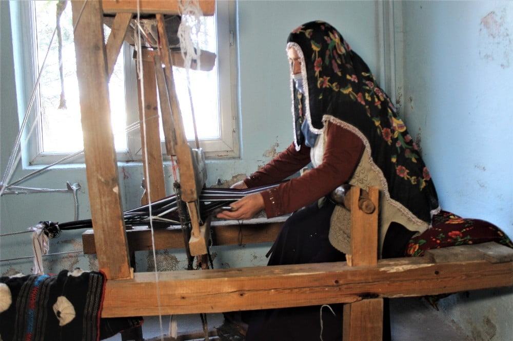 Bu köyde her evin altında yüzlerce yıllık atölye var