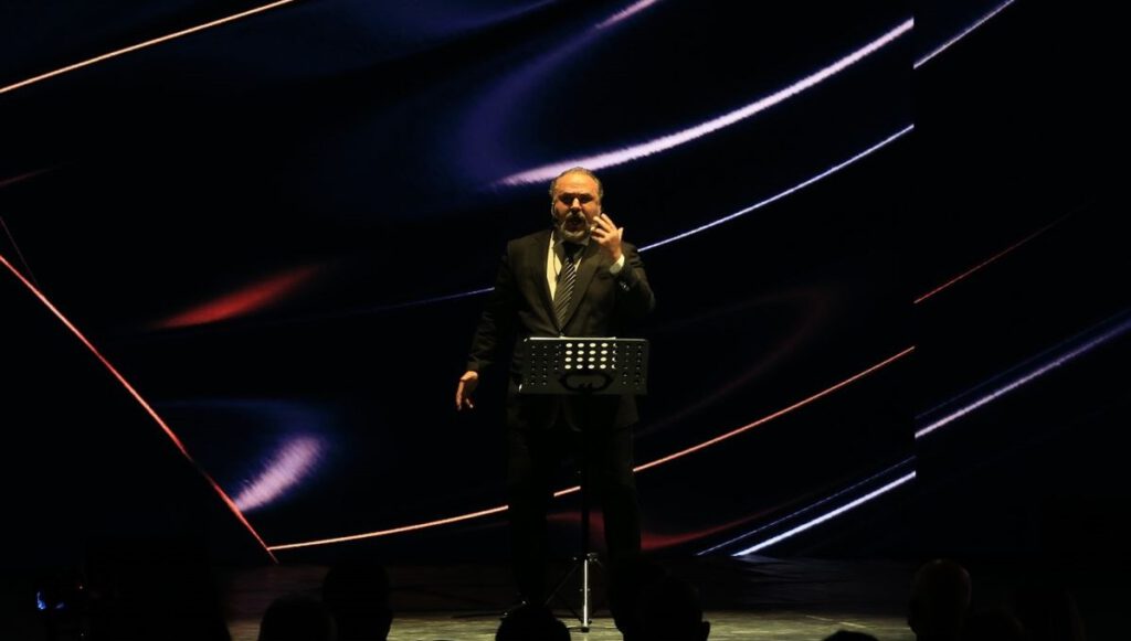 Tenor Hakan Aysev’den Fetih Marşı