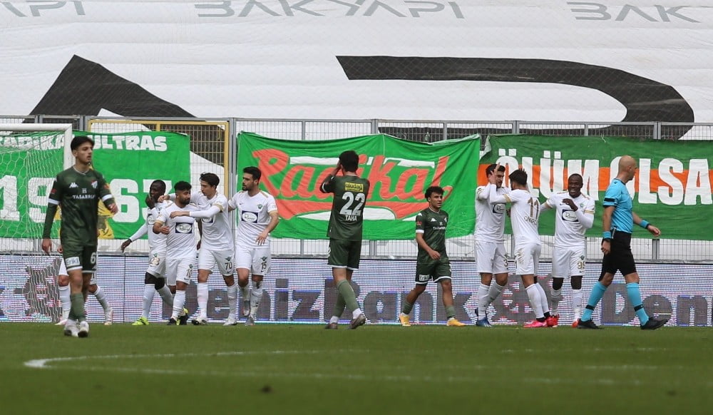 Tff 1. Li̇g: Bursaspor: 1 – Akhi̇saspor: 2 (İlk Yarı Sonucu)