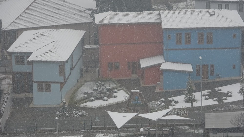 Uludağda Kar Kalınlığı Yarım Metreyi̇ Geçti̇