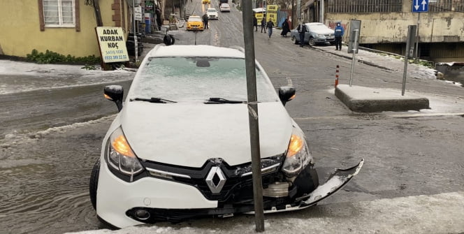 Şişli’de karda kayıp refüje çarpan aracın yeni görüntüleri ortaya çıktı