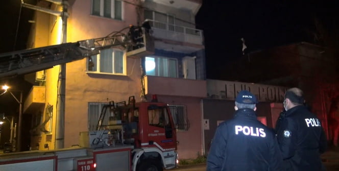 Unutkan vatandaş evine itfaiye merdiveni ile girdi